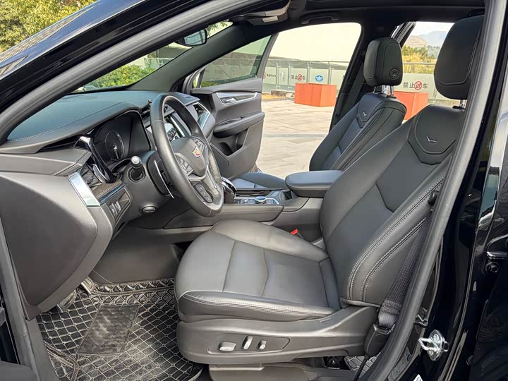 Фото 9 - Cadillac XT5