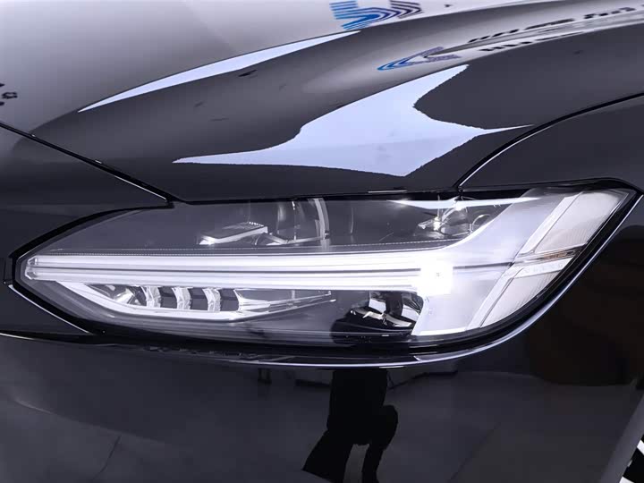 Фото 4 - Volvo S90