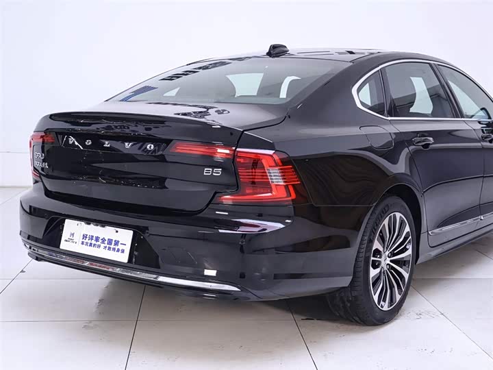 Фото 8 - Volvo S90