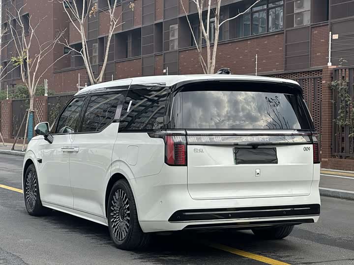 Фото 5 - Zeekr 009