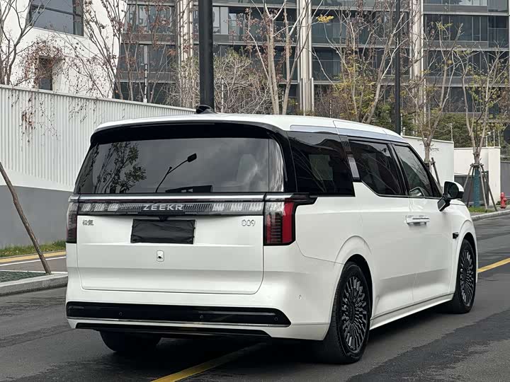 Фото 7 - Zeekr 009