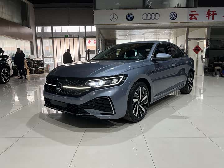 Фото 1 - Volkswagen Passat