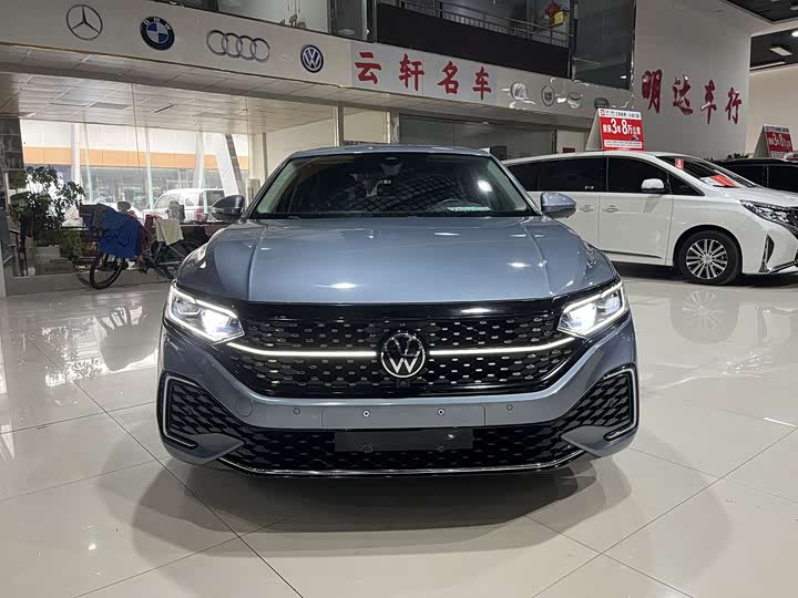 Фото 2 - Volkswagen Passat