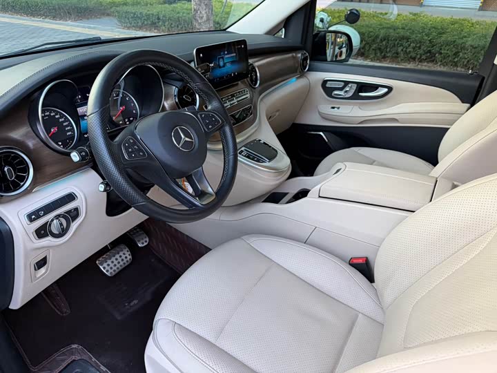 Фото 8 - Mercedes-Benz V-Class