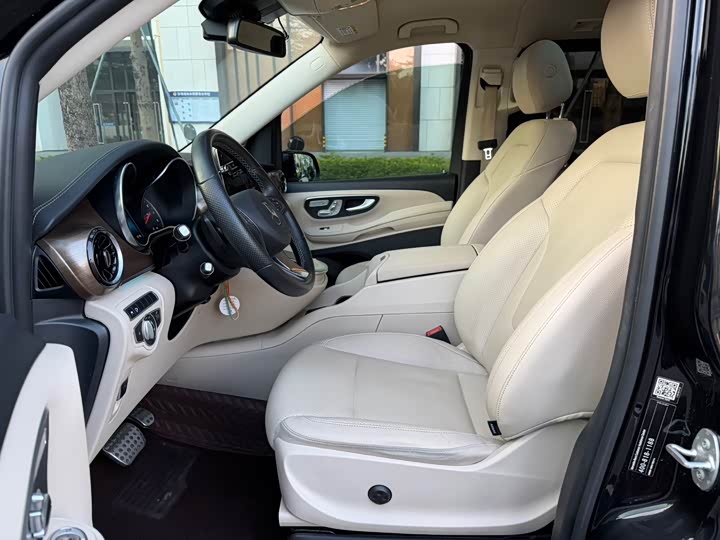 Фото 9 - Mercedes-Benz V-Class