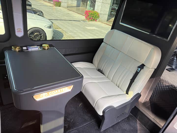 Фото 9 - Toyota Coaster