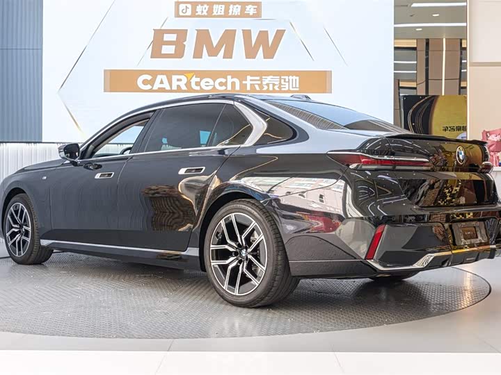 Фото 4 - BMW 7 Series