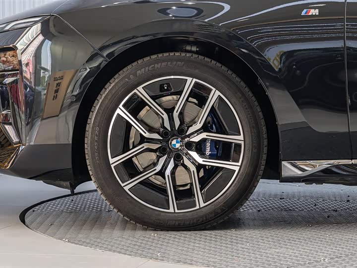 Фото 8 - BMW 7 Series