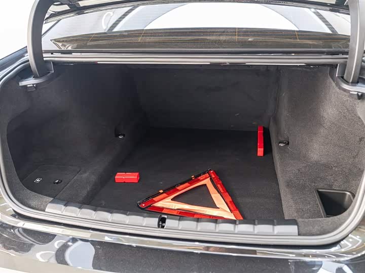 Фото 9 - BMW 7 Series