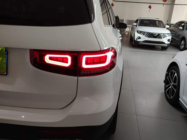 Фото 8 - Mercedes-Benz GLB-Class