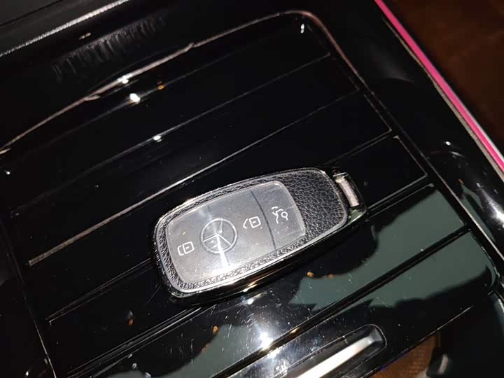 Фото 9 - Mercedes-Benz GLB-Class