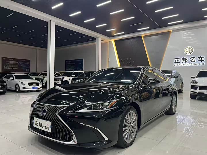 Фото 1 - Lexus ES