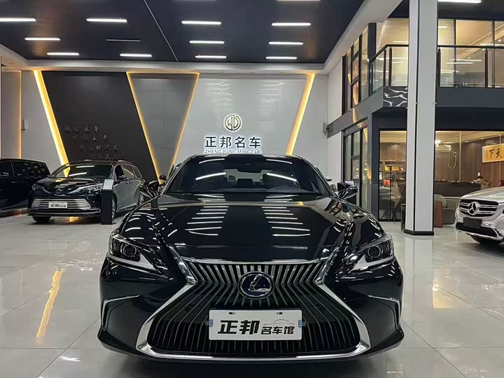 Фото 2 - Lexus ES