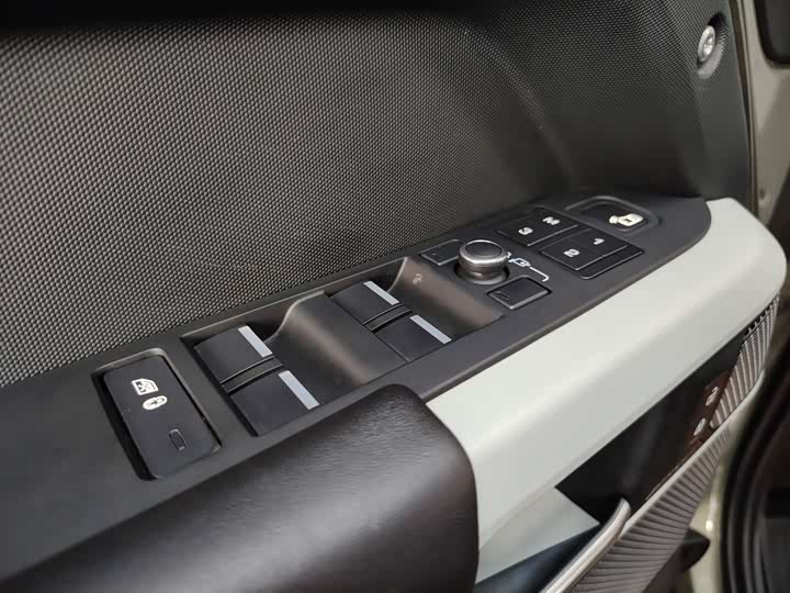 Фото 9 - Land Rover Defender