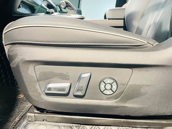 Фото 4 - Tank 300