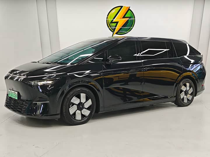 Фото 1 - XPeng X9