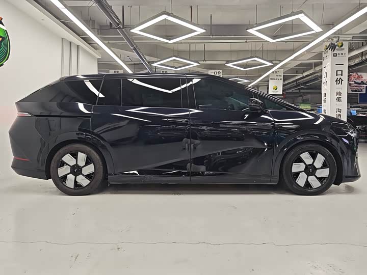 Фото 6 - XPeng X9