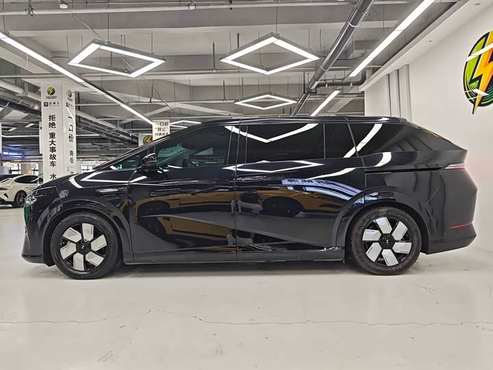 Фото 7 - XPeng X9