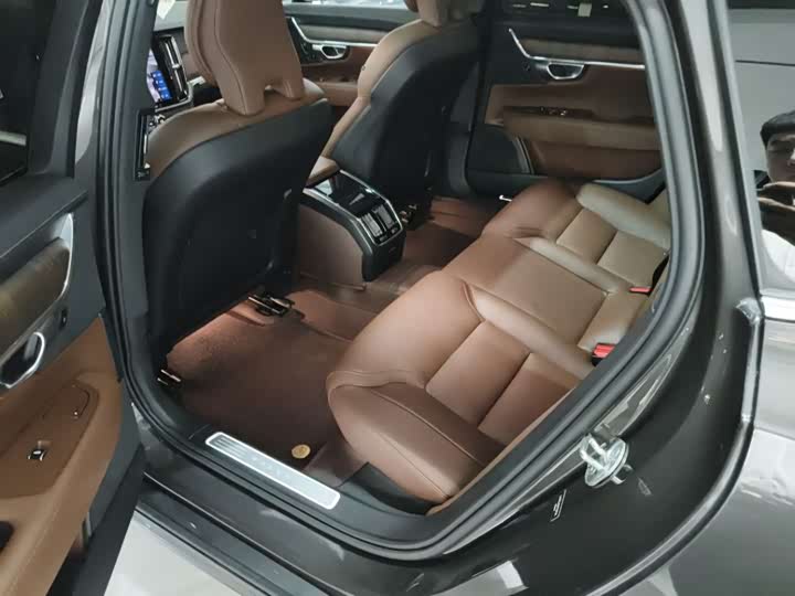 Фото 4 - Volvo S90