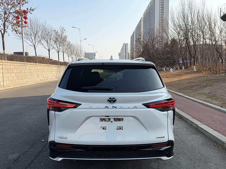 Фото 5 - Toyota Granvia