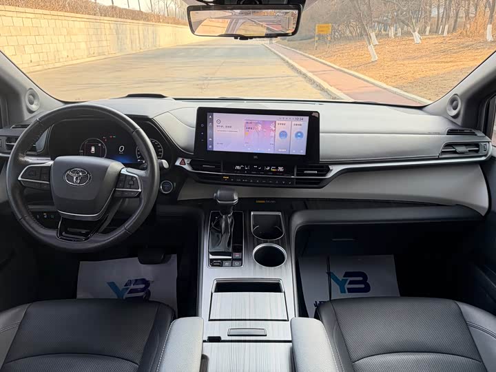 Фото 8 - Toyota Granvia