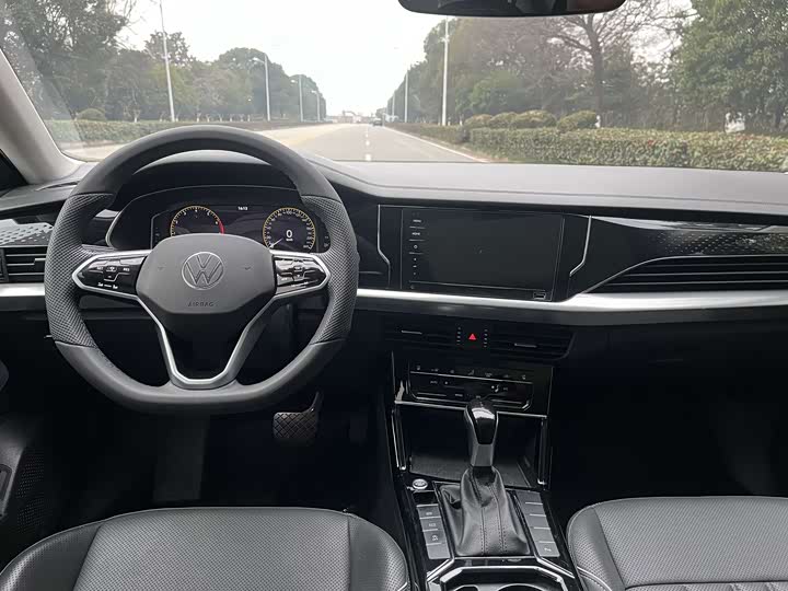 Фото 8 - Volkswagen Passat