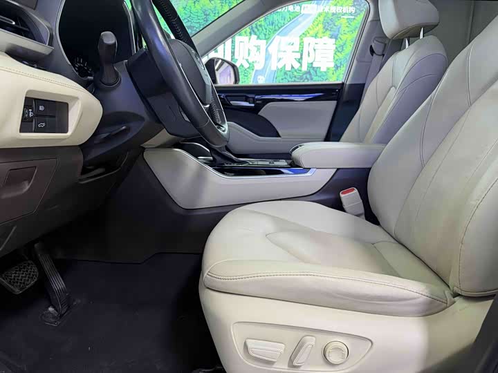 Фото 9 - Toyota Highlander