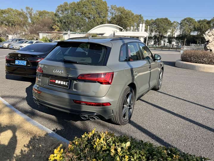 Фото 8 - Audi SQ5