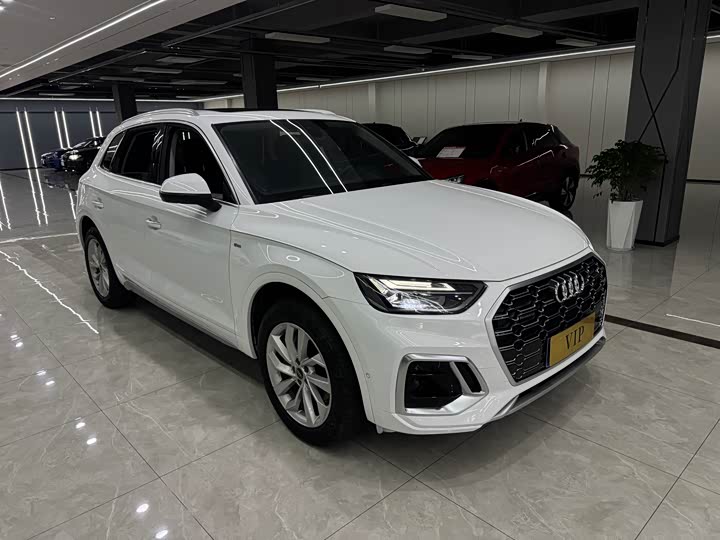 Фото 3 - Audi Q5L