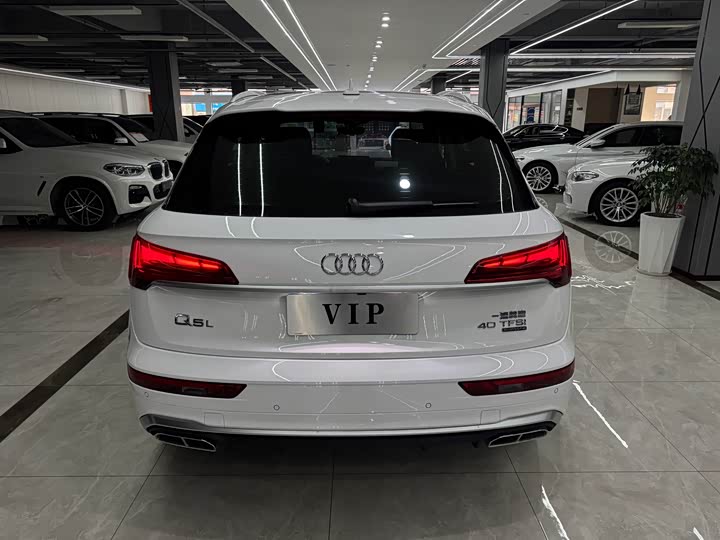 Фото 5 - Audi Q5L