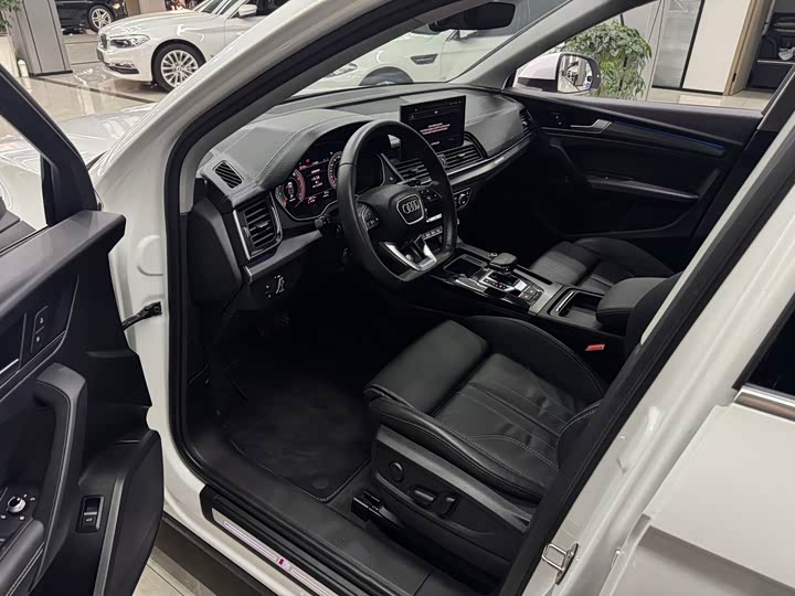 Фото 7 - Audi Q5L