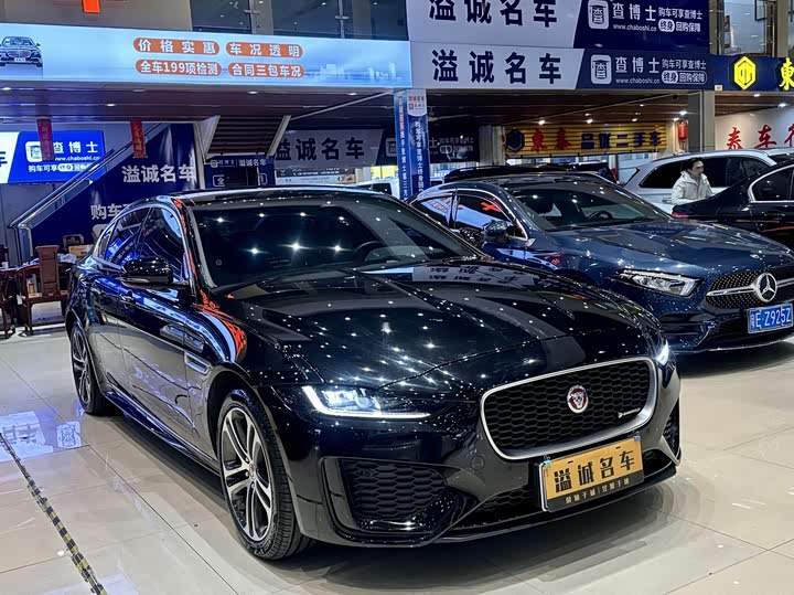 Фото 3 - Jaguar XE L