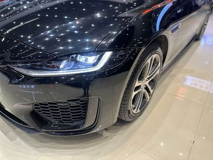 Фото 4 - Jaguar XE L