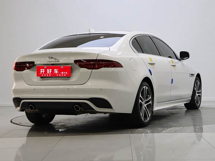 Фото 4 - Jaguar XE L