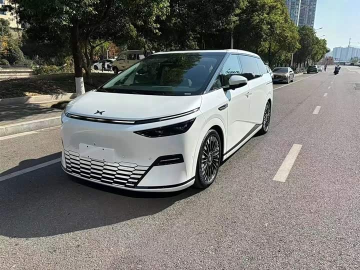 Фото 2 - XPeng X9