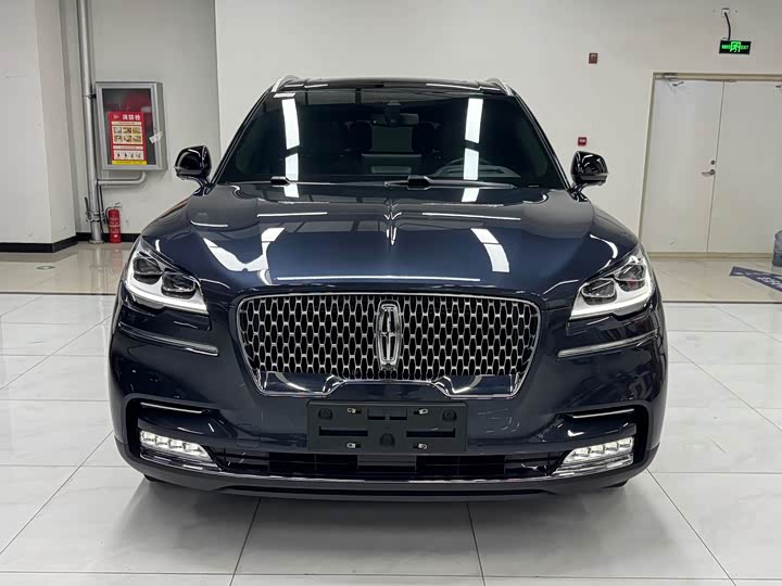 Фото 2 - Lincoln Aviator