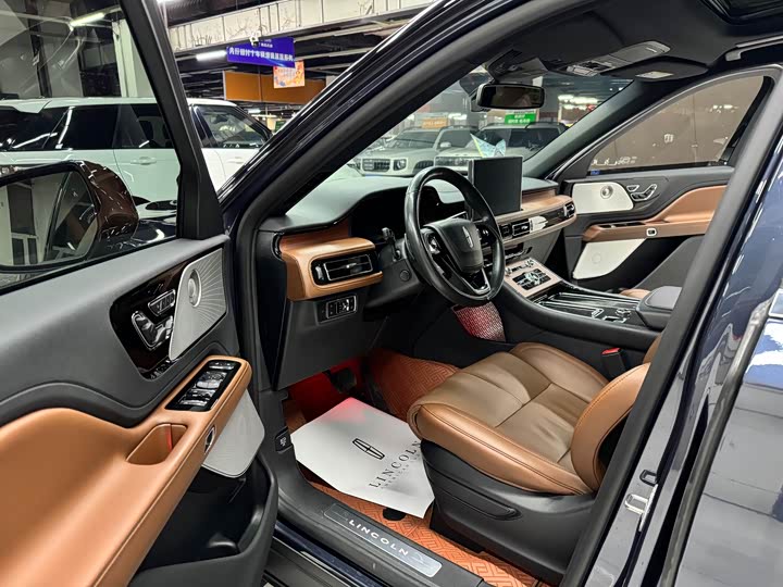 Фото 7 - Lincoln Aviator