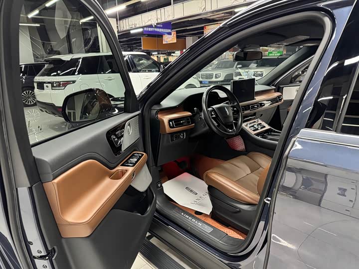 Фото 8 - Lincoln Aviator