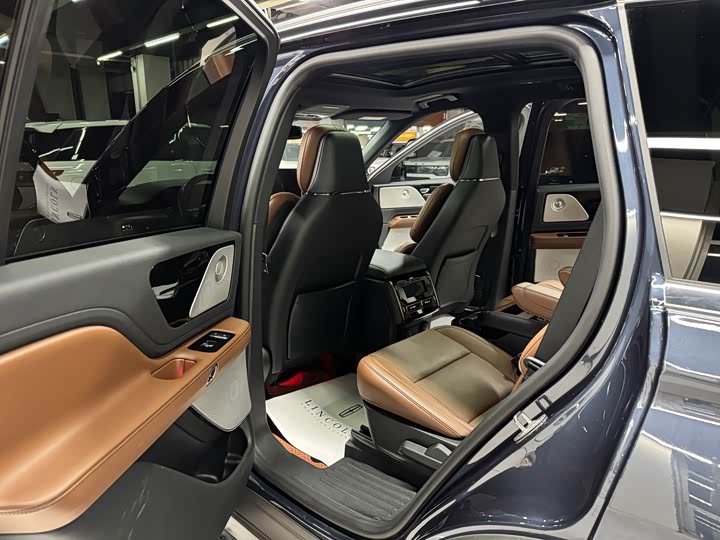 Фото 9 - Lincoln Aviator