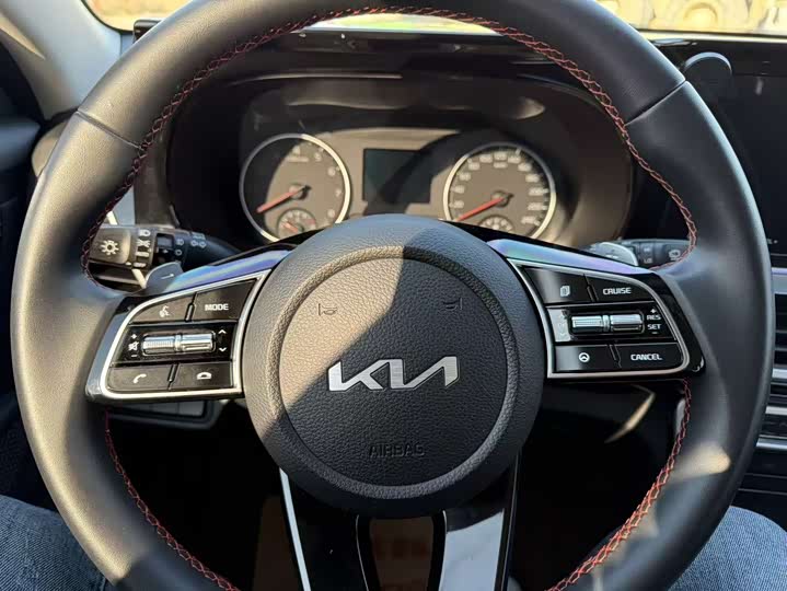 Фото 9 - Kia KX3