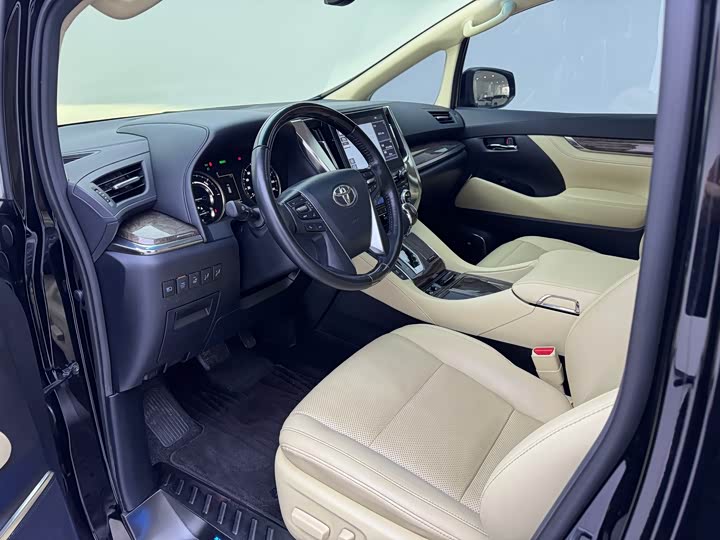 Фото 4 - Toyota Alphard