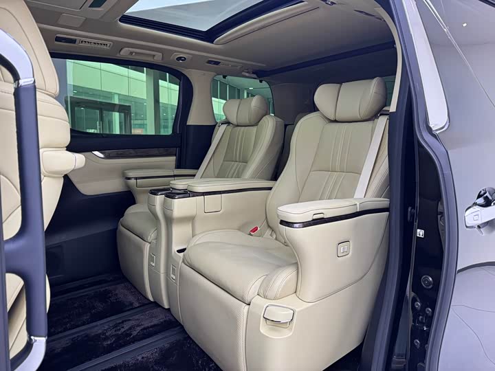 Фото 5 - Toyota Alphard