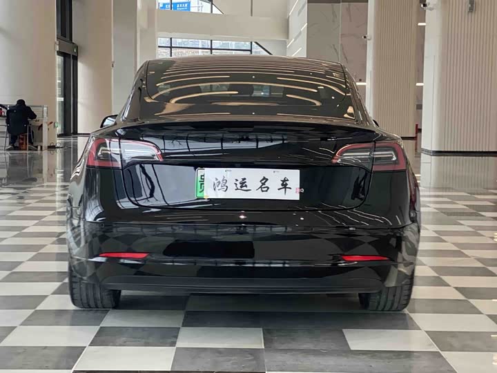 Фото 6 - Tesla Model 3