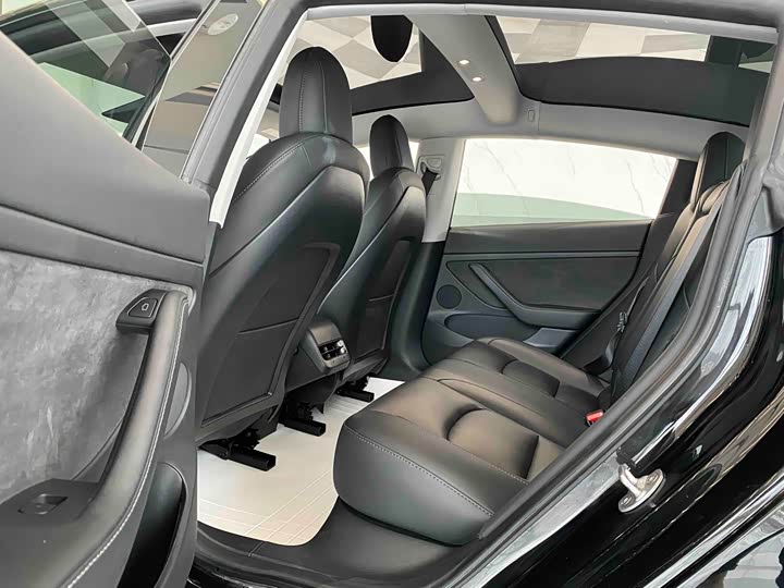 Фото 9 - Tesla Model 3