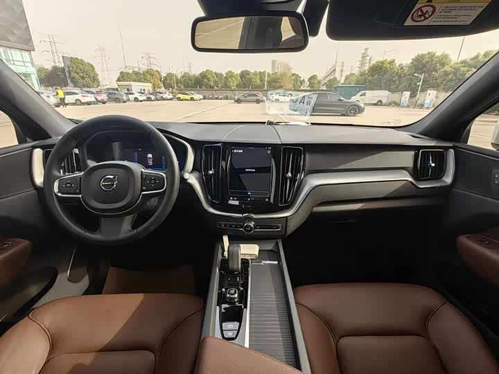 Фото 9 - Volvo XC60