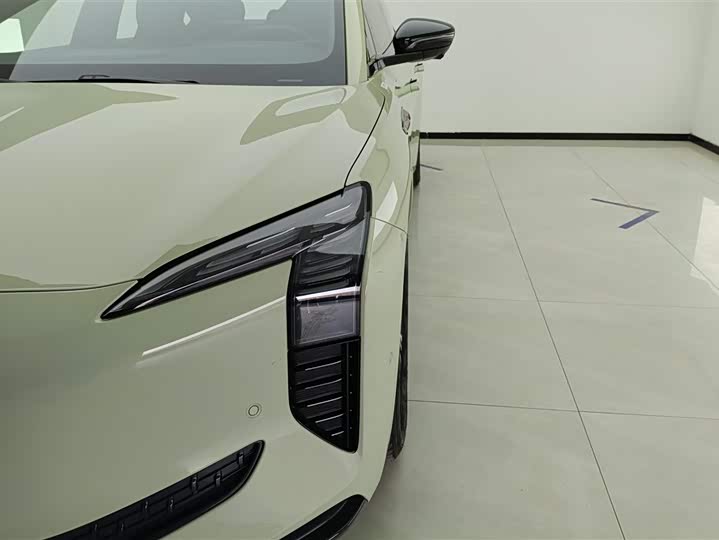 Фото 5 - Hongqi EH7