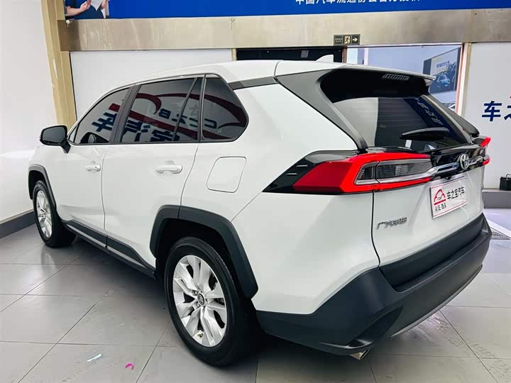 Фото 7 - Toyota Wildlander