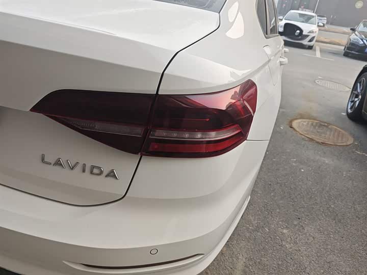 Фото 8 - Volkswagen Lavida