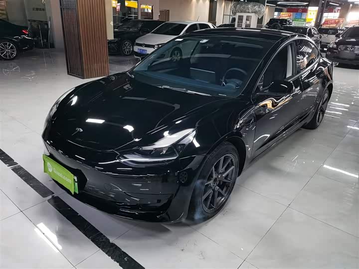 Фото 1 - Tesla Model 3