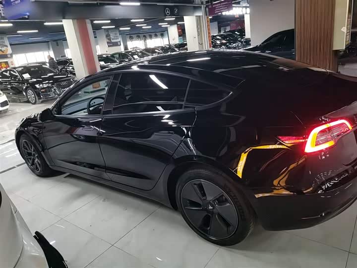 Фото 5 - Tesla Model 3